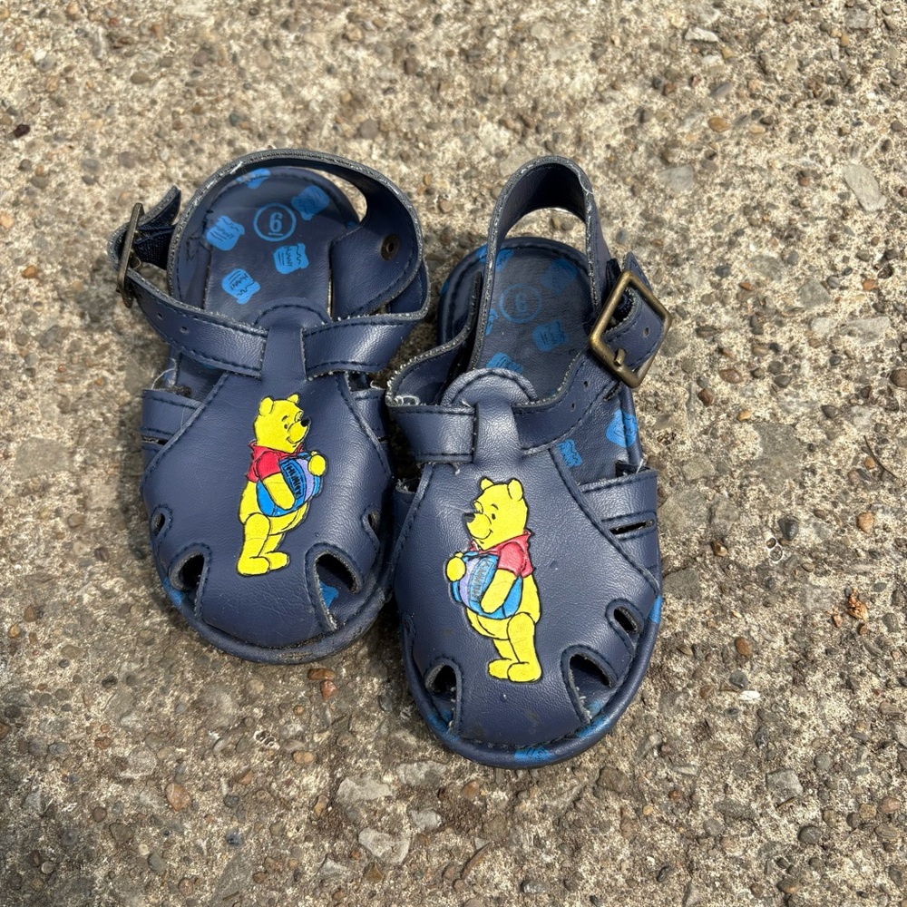 Vintage Disney Winnie the Pooh navy fisherman sandals size 6